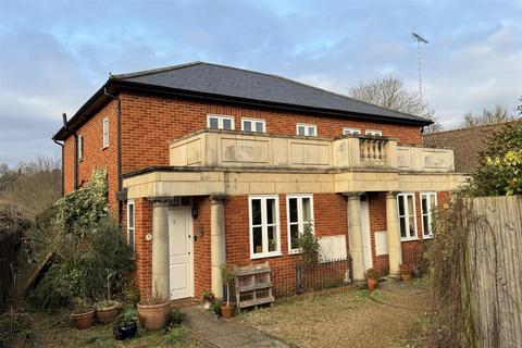 2 bedroom flat for sale, Godalming *NO ONWARD CHAIN*