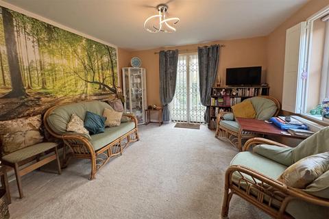 2 bedroom flat for sale, Godalming *NO ONWARD CHAIN*