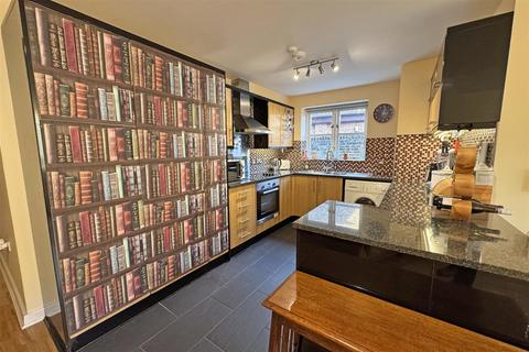 2 bedroom flat for sale, Godalming *NO ONWARD CHAIN*