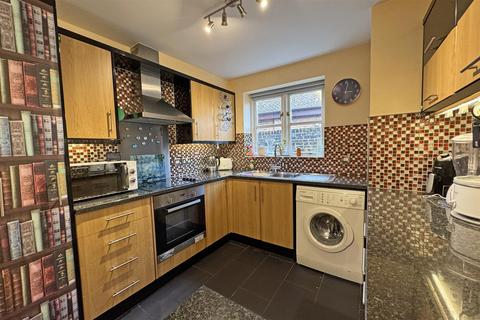 2 bedroom flat for sale, Godalming *NO ONWARD CHAIN*