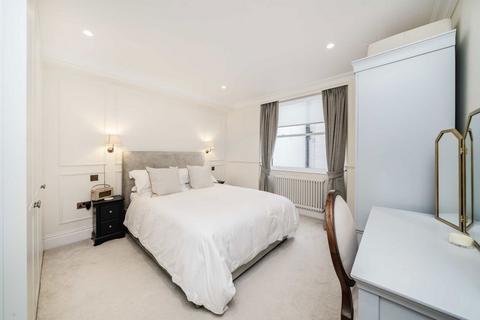 3 bedroom flat to rent, St. Georges Square, London SW1V