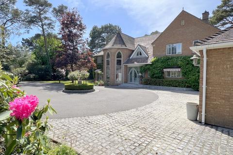 4 bedroom detached house for sale, Lawrence Drive, Canford Cliffs, Poole, BH13