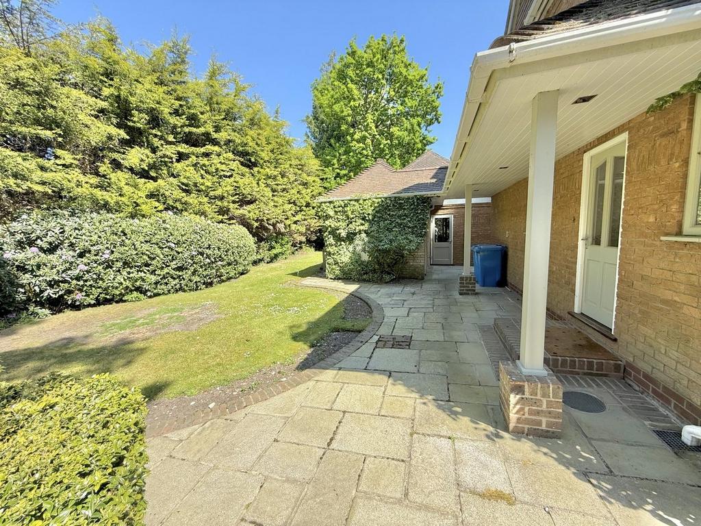 Side Garden (North)