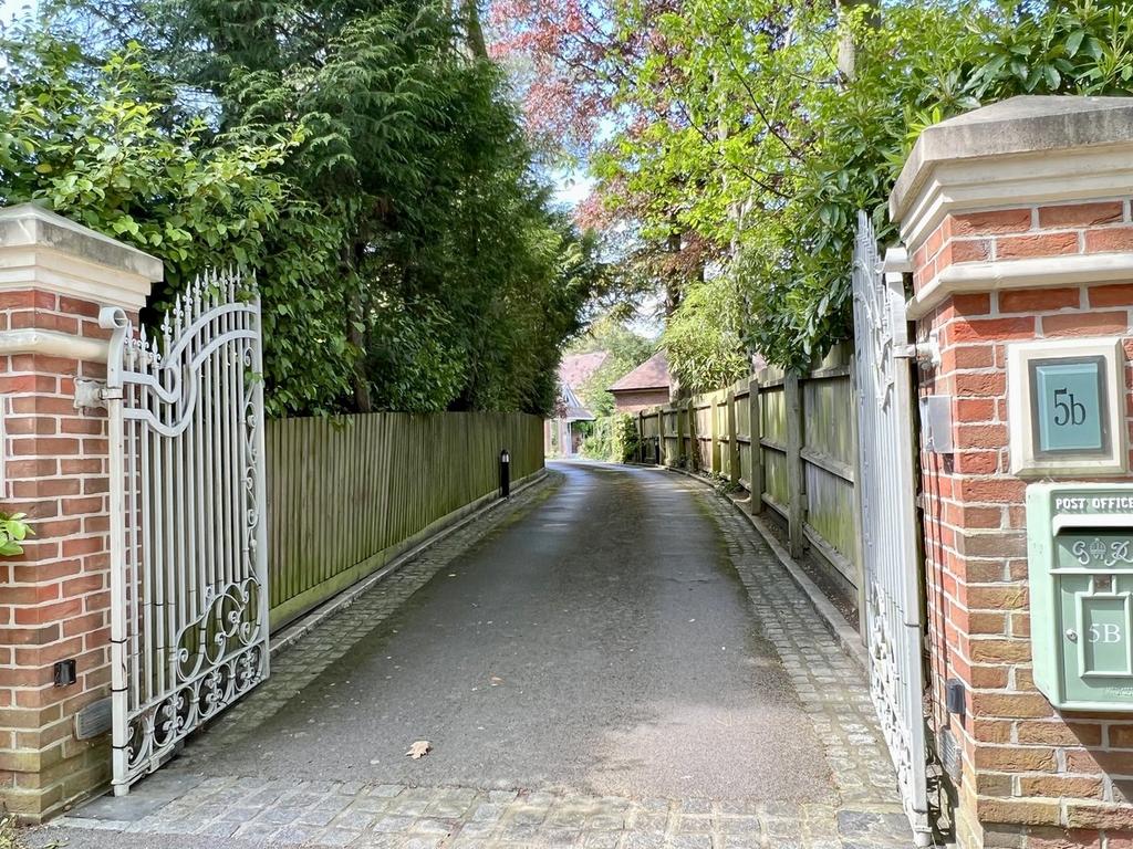 Private driveway from road