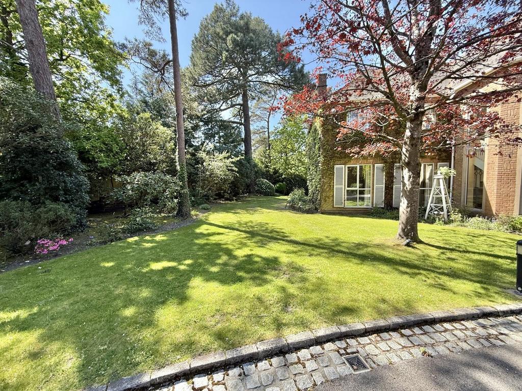 Side Garden (South)