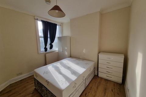 1 bedroom in a house share to rent, Hathaway Road, Croydon