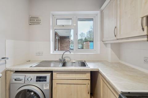 3 bedroom flat for sale, Penn Road, Beaconsfield, HP9