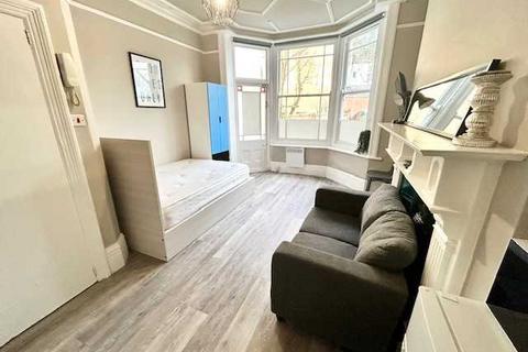 Studio to rent, Davigdor Road, Hove