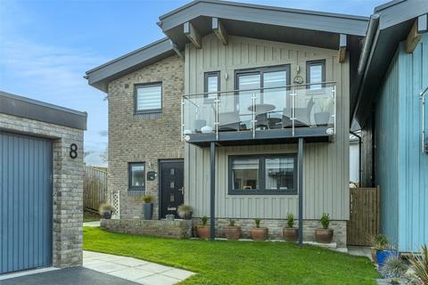 Deck House, 8 Anchorage Place, Amble, Morpeth, NE65 0FN