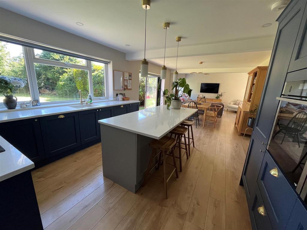 Kitchen 3.jpg