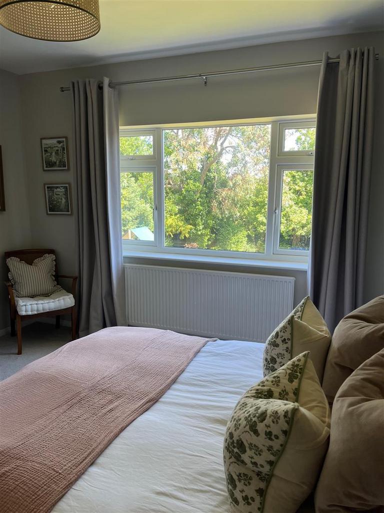 Main bedroom 2.jpg