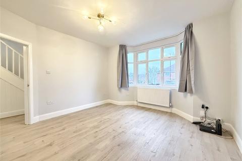 4 bedroom semi-detached house to rent, Greenford Avenue, London W7