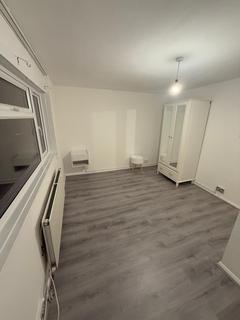 1 bedroom in a house share to rent, Broom Gardens, Croydon CR0