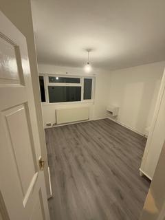 1 bedroom in a house share to rent, Broom Gardens, Croydon CR0