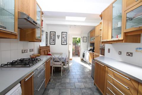 5 bedroom terraced house to rent, South Road, Bristol BS20