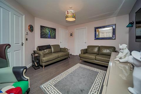 7 Academy Close, Melksham, SN12 8FP