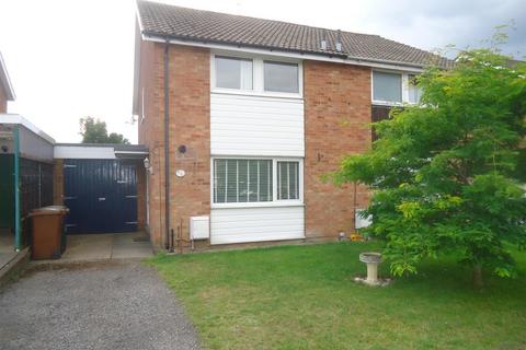 3 bedroom semi-detached house to rent, 12 Hunters Way, Norton, Malton