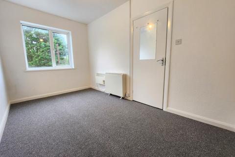 2 bedroom flat to rent, Queens Parade, Gosport PO12