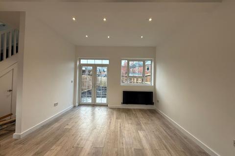 2 bedroom terraced house to rent, Bolsover Street