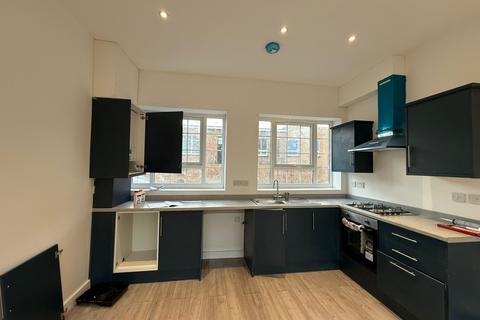 2 bedroom terraced house to rent, Bolsover Street