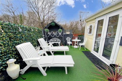 2 bedroom park home for sale, Wheatplot Park Homes, Bournemouth, Dorset