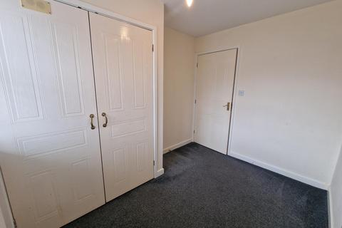 2 bedroom flat to rent, Rossmore Road West, Ellesmere Port CH66