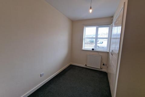 2 bedroom flat to rent, Rossmore Road West, Ellesmere Port CH66