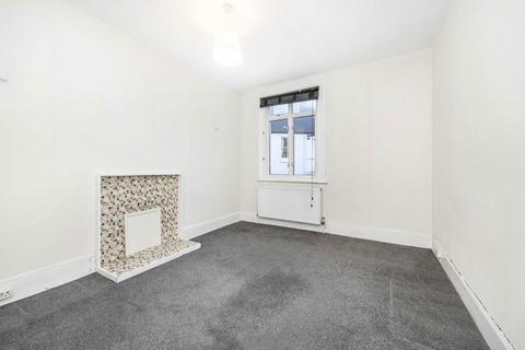 3 bedroom flat for sale, Dawes Road, London SW6