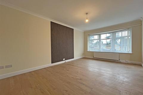 2 bedroom maisonette to rent, Woodside Drive, Nottingham NG5