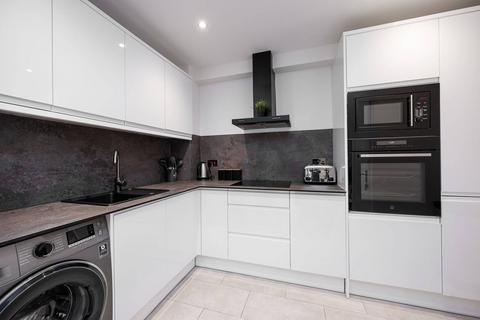 1 bedroom flat to rent, Globe Road, Bethnal Green, London, E2