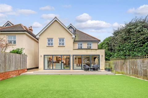 5 bedroom detached house for sale, Rosslyn Road, Billericay