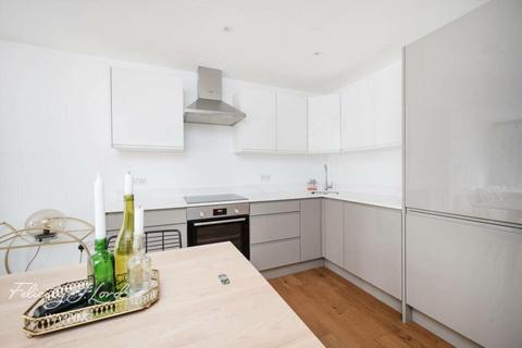 2 bedroom apartment to rent, Umberston Street, London