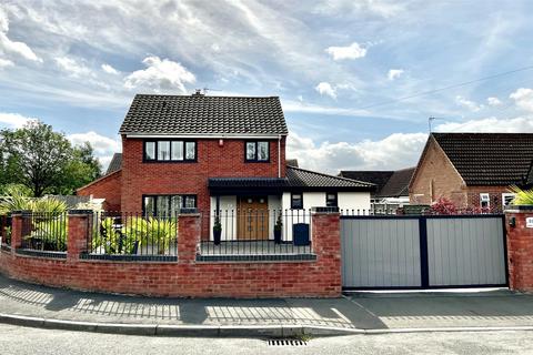 4 bedroom detached house for sale, Castle Close, Bottesford