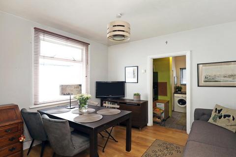 2 bedroom flat for sale, Grove Road Acton