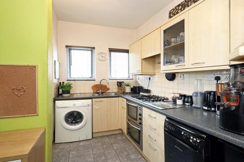 2 bedroom flat for sale, Grove Road Acton