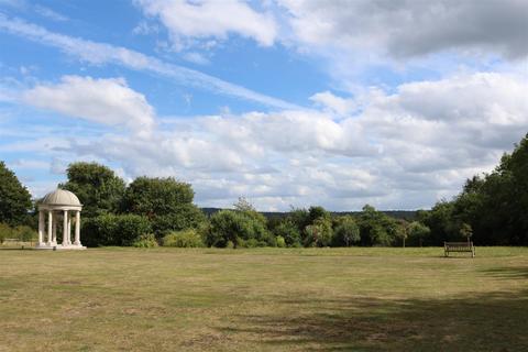 Flat 15, Hawks Hill House Guildford Road, Fetcham, Leatherhead, KT22 9GS