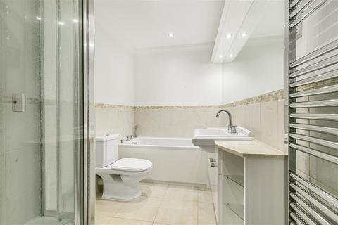 Flat 15, Hawks Hill House Guildford Road, Fetcham, Leatherhead, KT22 9GS