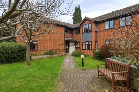 2 bedroom ground floor flat for sale, Huntsgreen Court, Bracknell, RG12