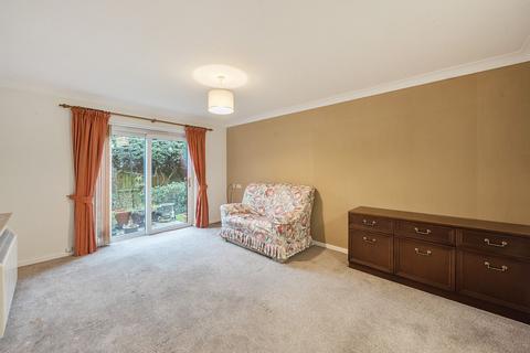 2 bedroom ground floor flat for sale, Huntsgreen Court, Bracknell, RG12