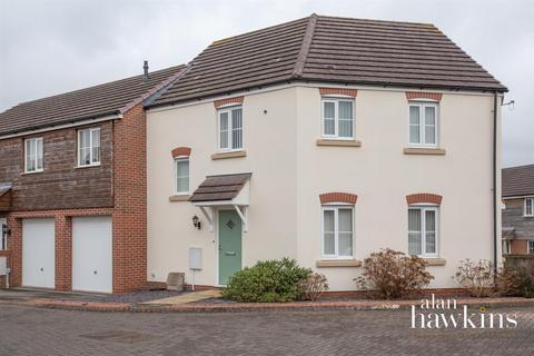 3 bedroom semi-detached house for sale, Barrow Close, Royal Wootton Bassett SN4 8