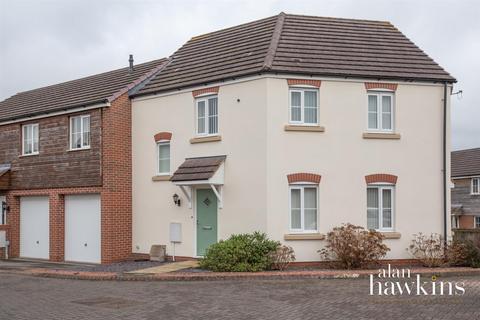 5 Barrow Close, Royal Wootton Bassett, Swindon, SN4 8FE