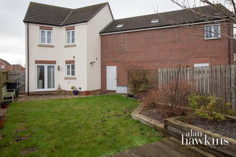 5 Barrow Close, Royal Wootton Bassett, Swindon, SN4 8FE