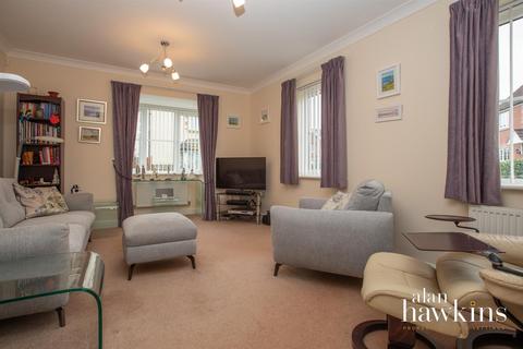 5 Barrow Close, Royal Wootton Bassett, Swindon, SN4 8FE