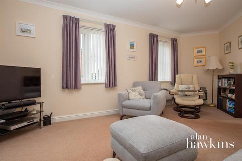 5 Barrow Close, Royal Wootton Bassett, Swindon, SN4 8FE