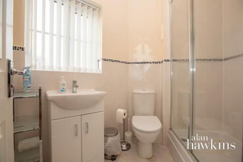 5 Barrow Close, Royal Wootton Bassett, Swindon, SN4 8FE