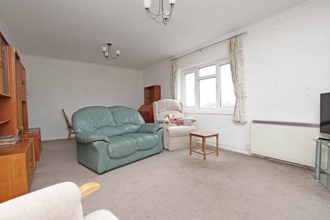 2 bedroom flat for sale, Blackwater Road, Eastbourne, BN21 4JF