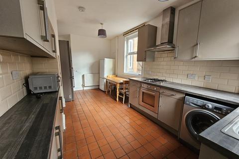 5 bedroom terraced house to rent, Leicester LE2