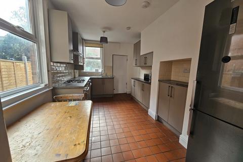 5 bedroom terraced house to rent, Leicester LE2