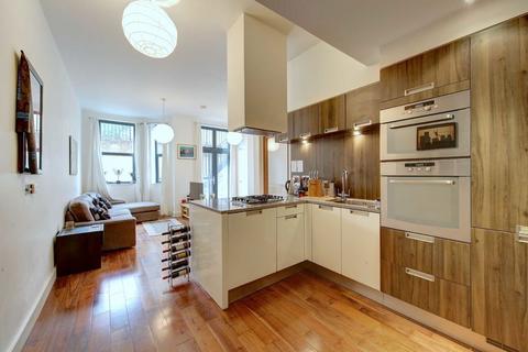 1 bedroom flat for sale, Coleshill Road, Teddington TW11