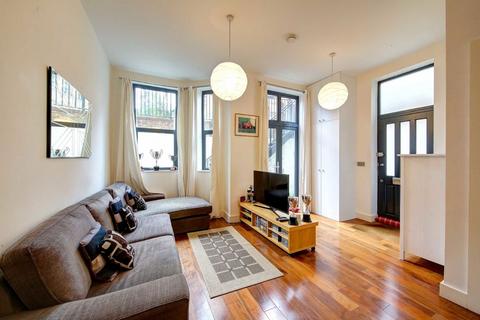 1 bedroom flat for sale, Coleshill Road, Teddington TW11